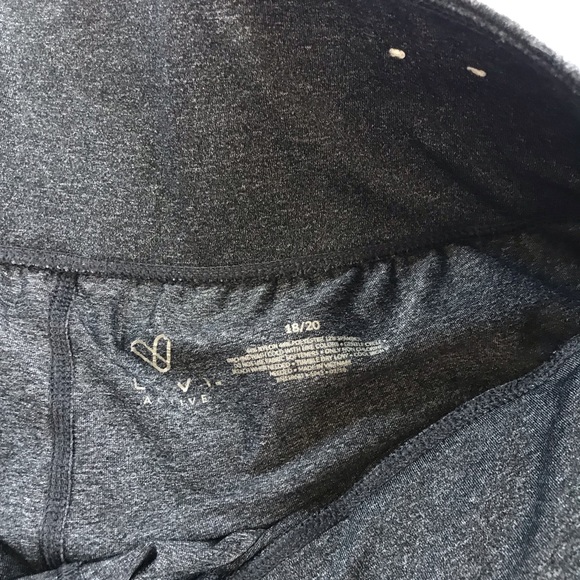 SOLD Livi Active Capri Leggings Gray Cropped - Picture 4 of 5